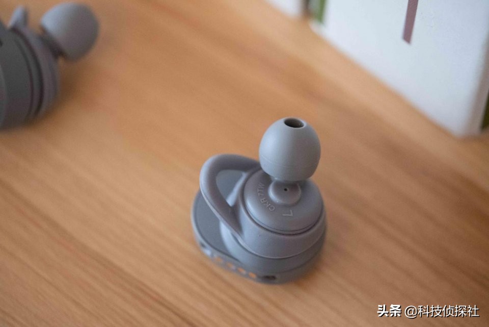 半入耳无线耳机测评,入耳式耳机高级感