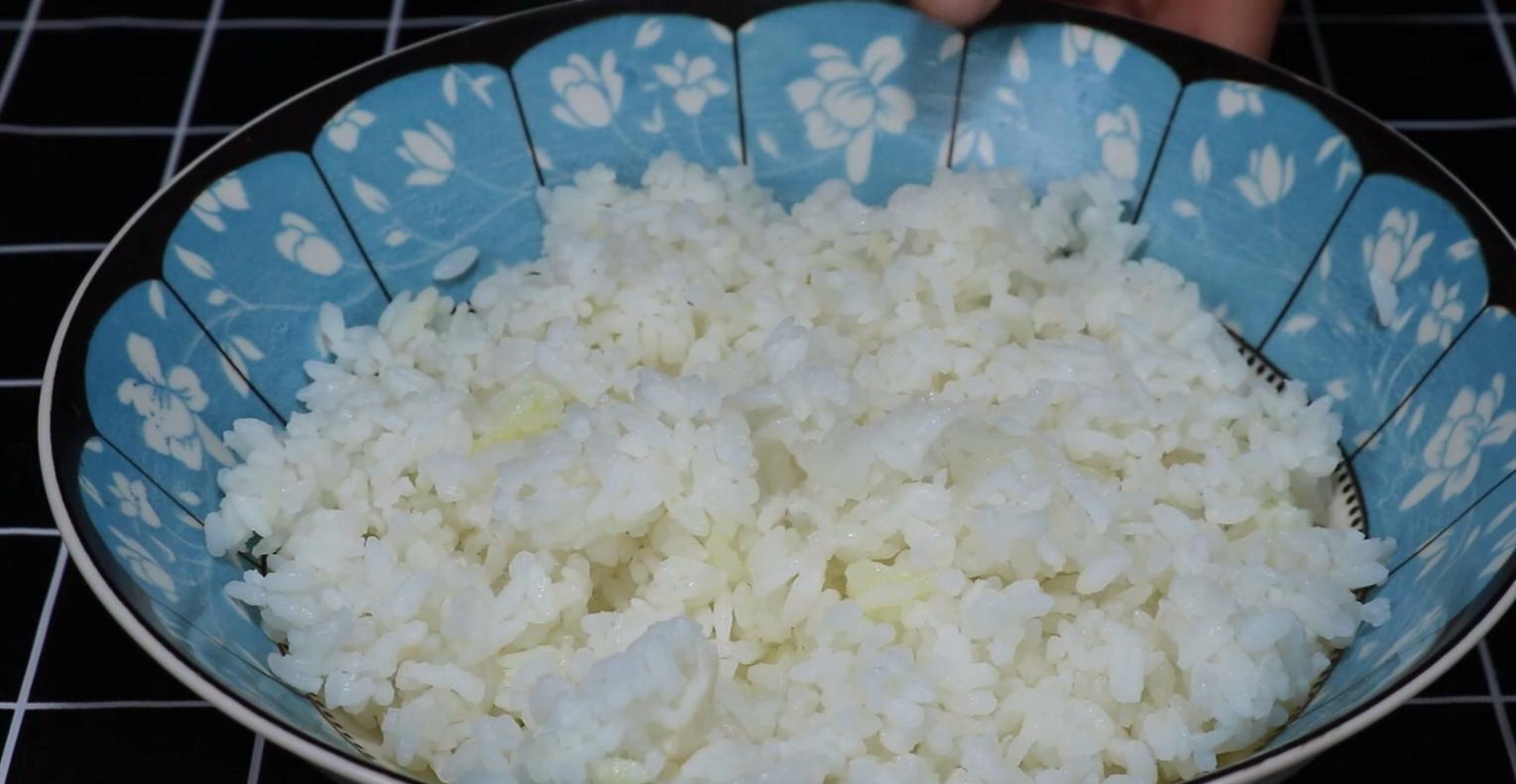 五星级大厨教你学做蛋炒饭视频,五星级大厨怎么做蛋炒饭