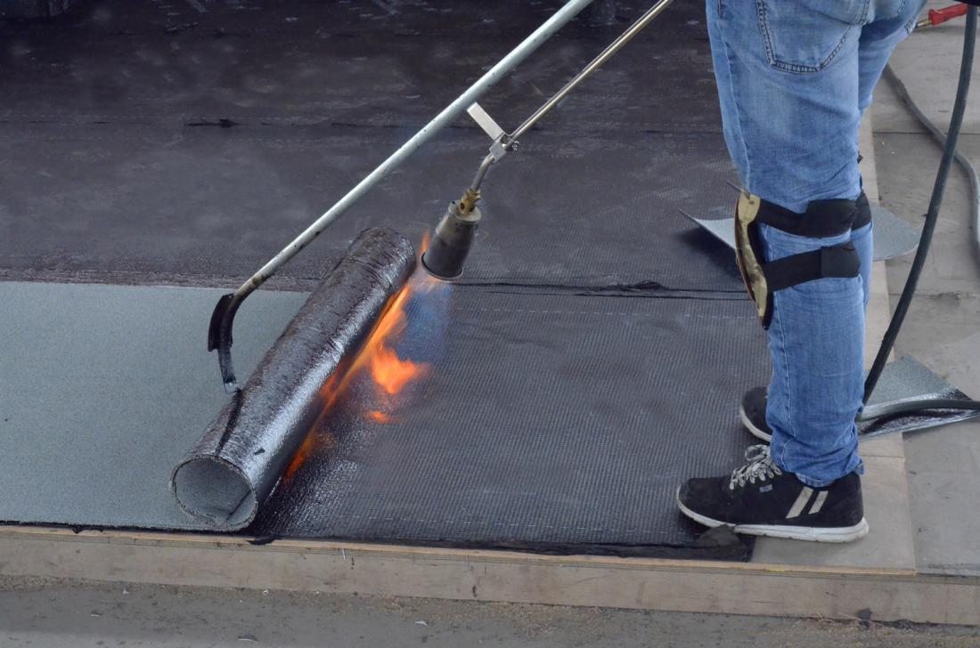 楼顶防水卷材需要拆掉吗,楼顶才做的sbs防水漏水怎么处理