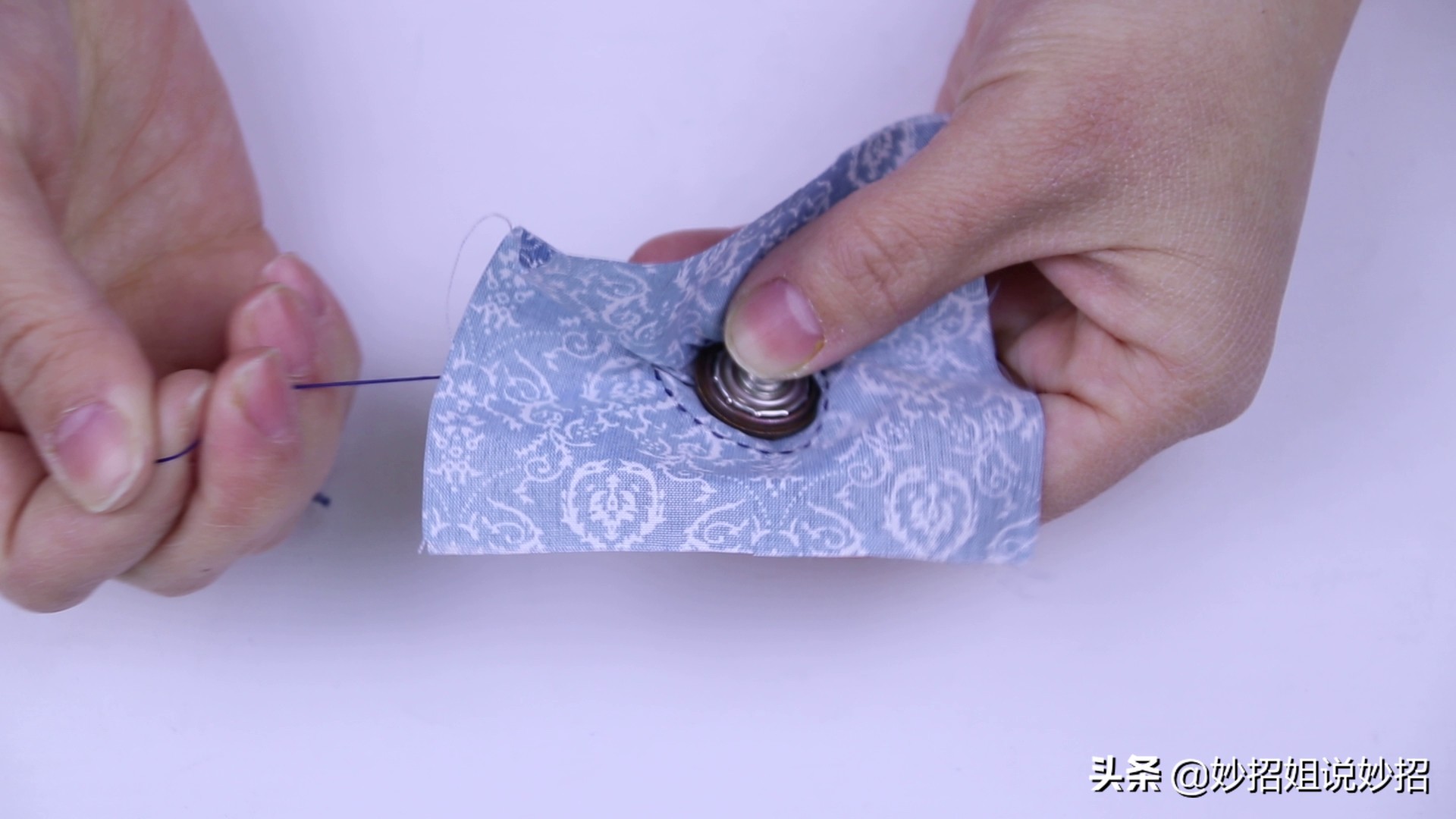 牛仔裤的扣子脱落怎么拆下来,牛仔裤的扣子脱落小技巧