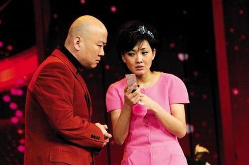 牛莉春晚红色大衣,牛莉春晚大衣图片