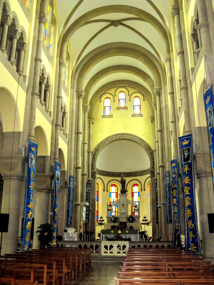 上海西佘山探看天主教堂，这里景色优美，夏季凉爽舒适