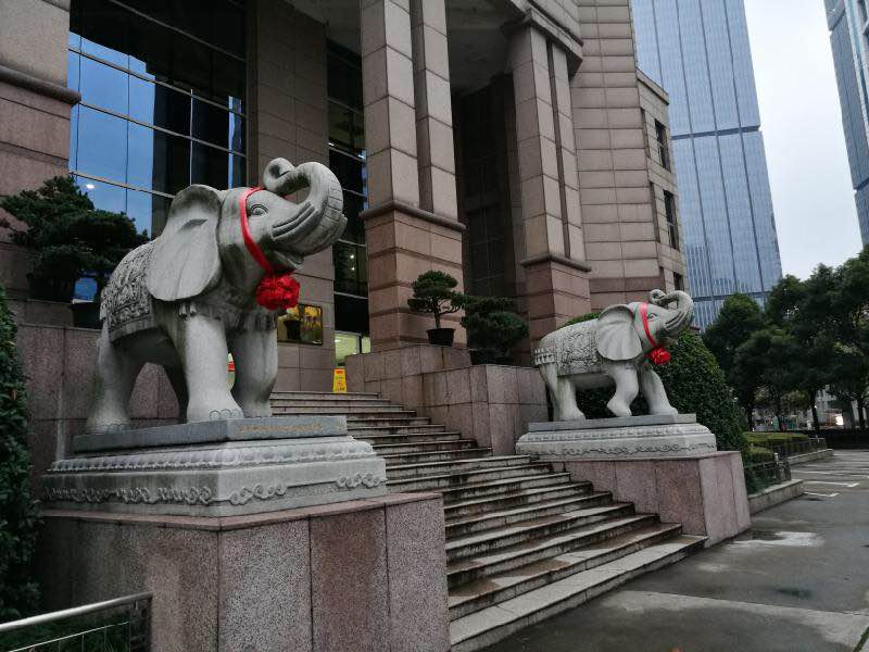 石雕大象的摆放讲究为何也是“男左女右”?