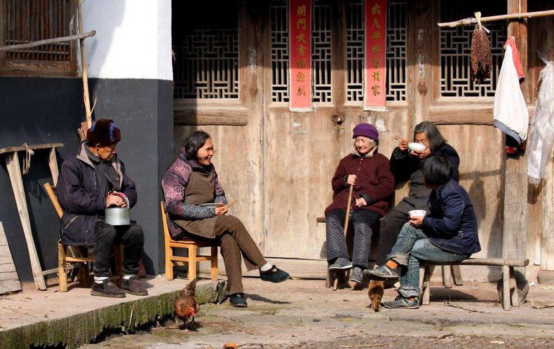 男凹女凸不寡就孤的俗语,俗语男凸女凹是什么意思