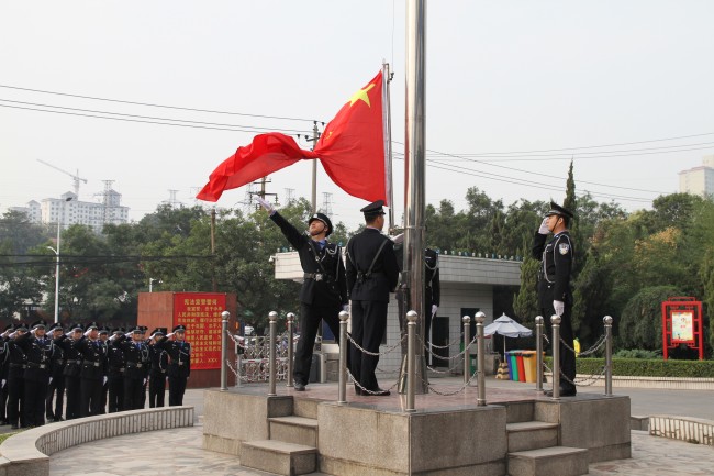 巩义法院举行“庆祝新中国成立71周年”升*旗国**仪式