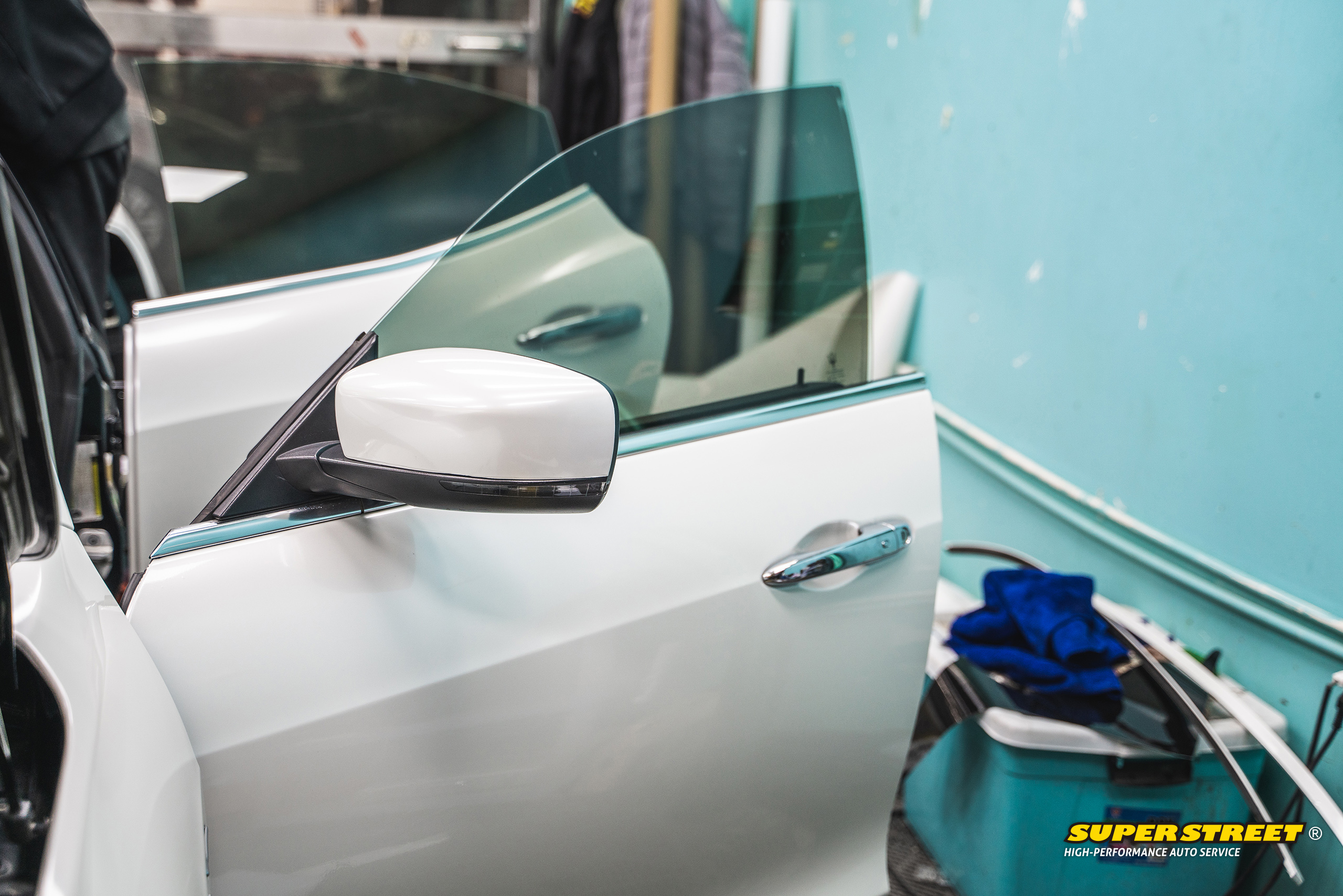 玛莎拉蒂吉博力汽车贴膜改色,superstreet改装