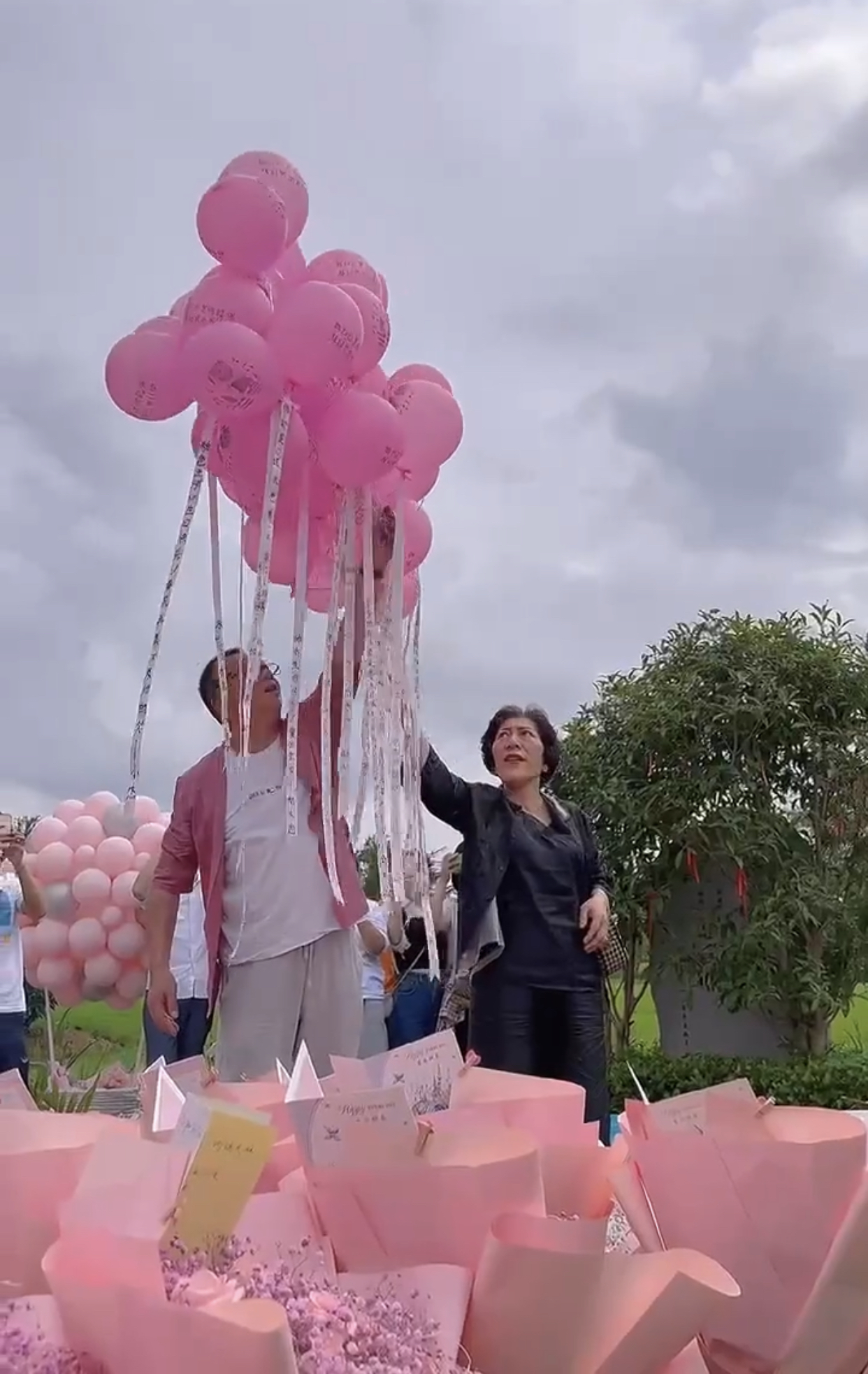 乔任梁生日父母放飞气球,乔任梁出道前过生日