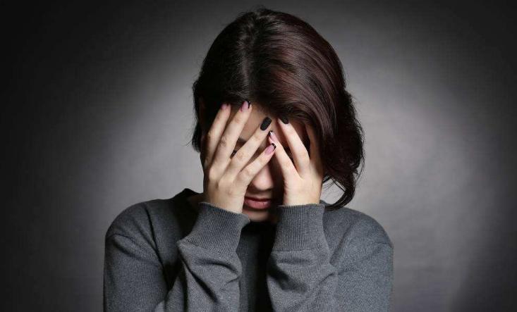 母亲脾气暴躁性格怪异如何相处,性格暴躁强势的母亲