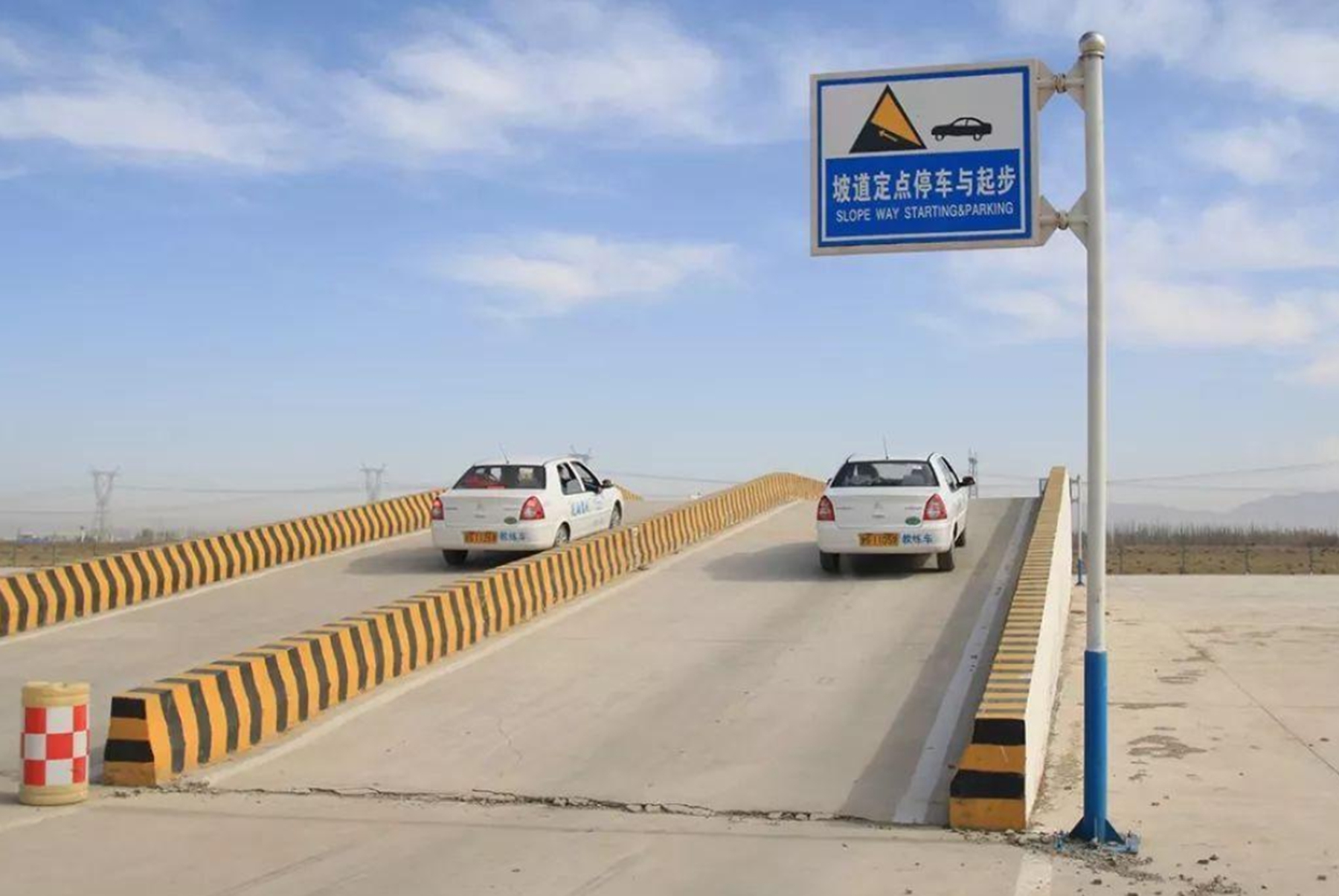 前车出现故障不动时，后车压线变道会扣分吗？交警：再说最后一遍