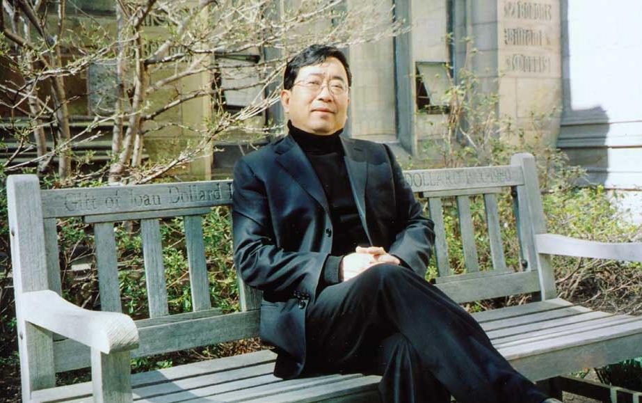 余秋雨辞职是哪一年,余秋雨现在怎样了