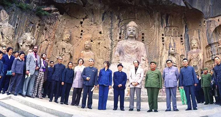 周总理在洛阳反复看了它半天,终因凑不足500元而依依不舍地离去