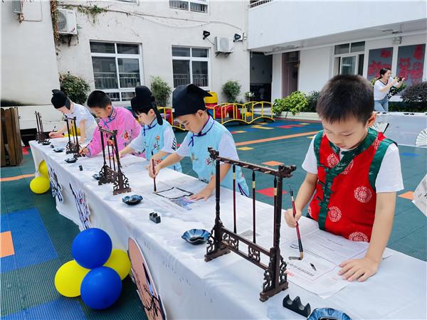 笔墨纸砚润童心,书香画韵趣国庆:合肥市宿州路幼儿园迎国庆活动