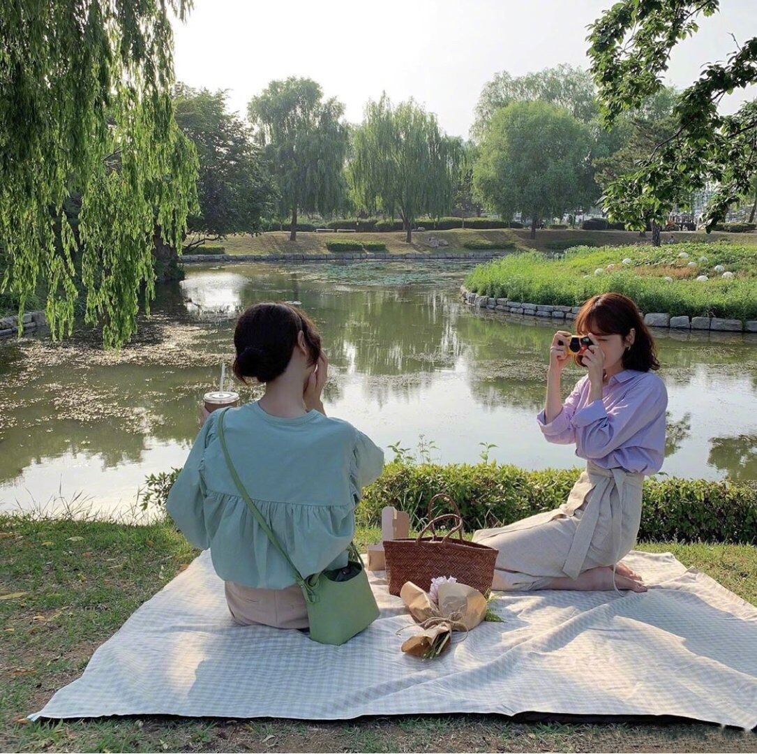 倪妮红裙子同款穿搭,倪妮同款复古黑裙穿搭