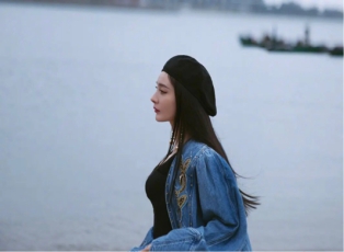 杨幂挑战剧组最土穿搭,杨幂挑战粉色系衣服穿搭