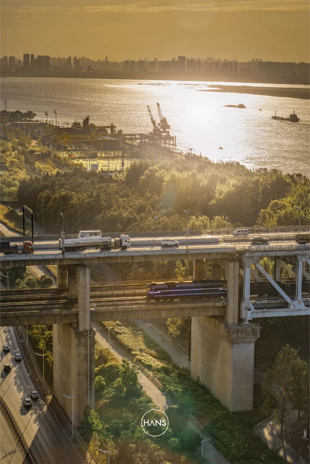 这里是青山，请长按保存