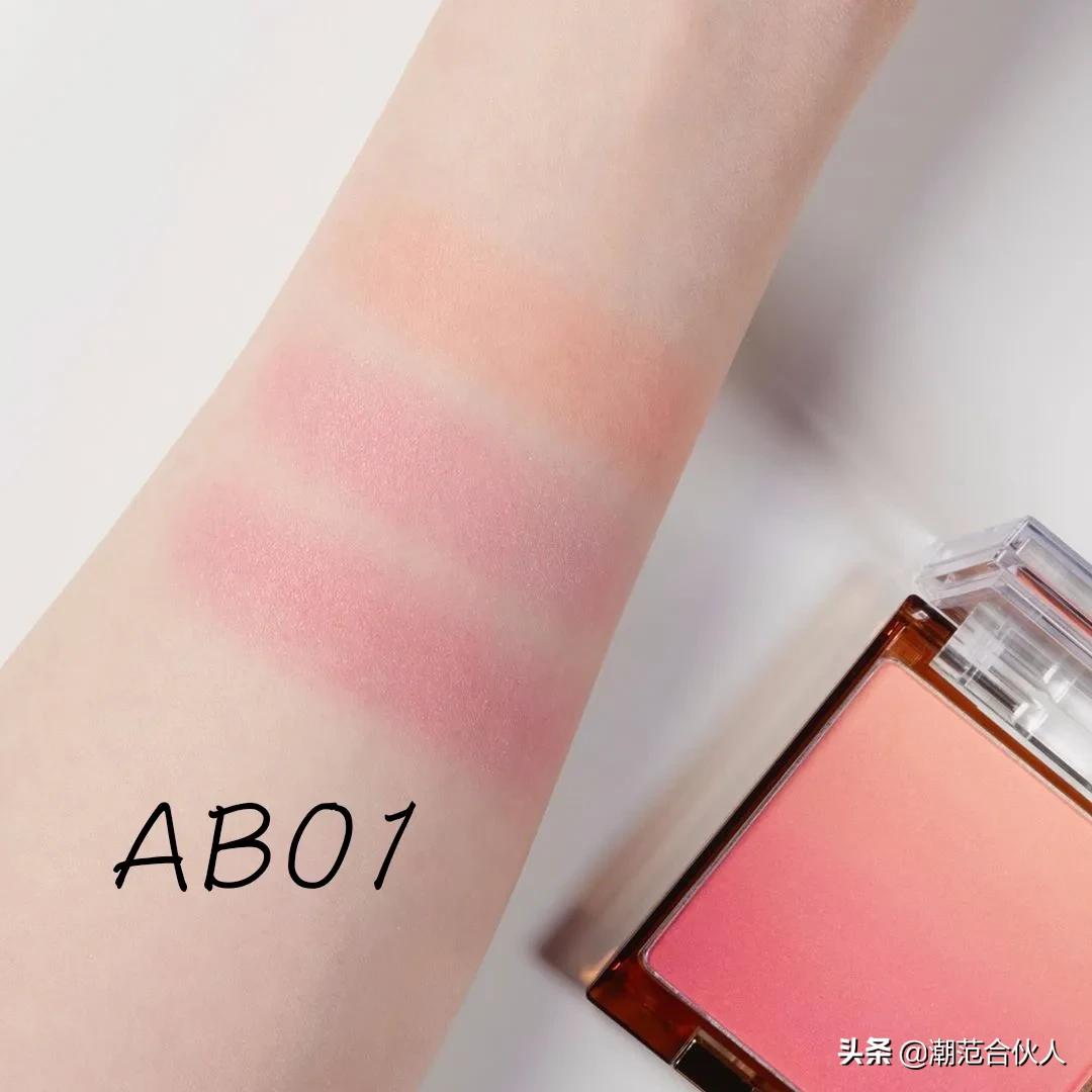 李佳琦omg这个产品也太好用了吧,李佳琦被称为美妆界的代名词