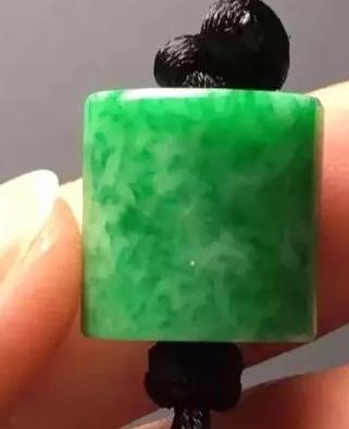 翡翠宝石怎样来鉴定,鉴定翡翠真假的方法