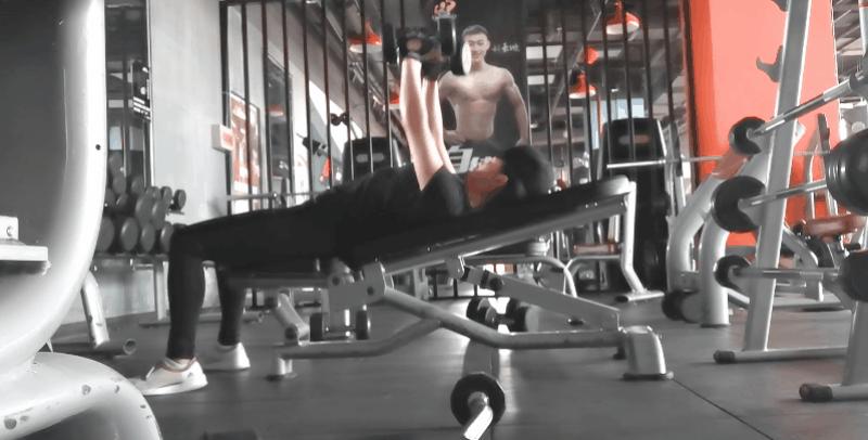 如何改善胸部下垂、外扩等问题?7个动作,让胸看起来挺拔、饱满