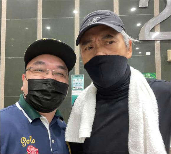 当你们还在关心谭咏麟“睡粉”，我却完全被71岁的他的状态吸引