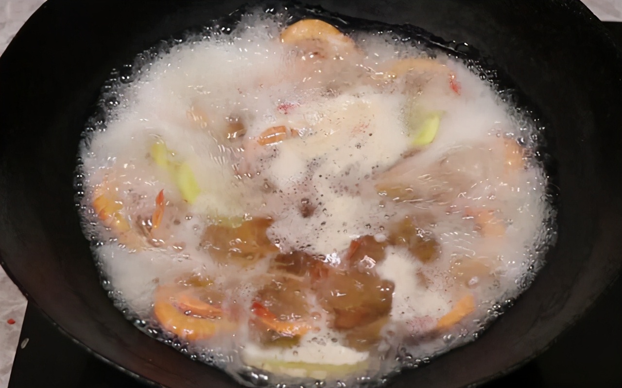 这才是大虾最好吃的做法虾肉鲜嫩,这才是大虾最正确的做法不煎不炸