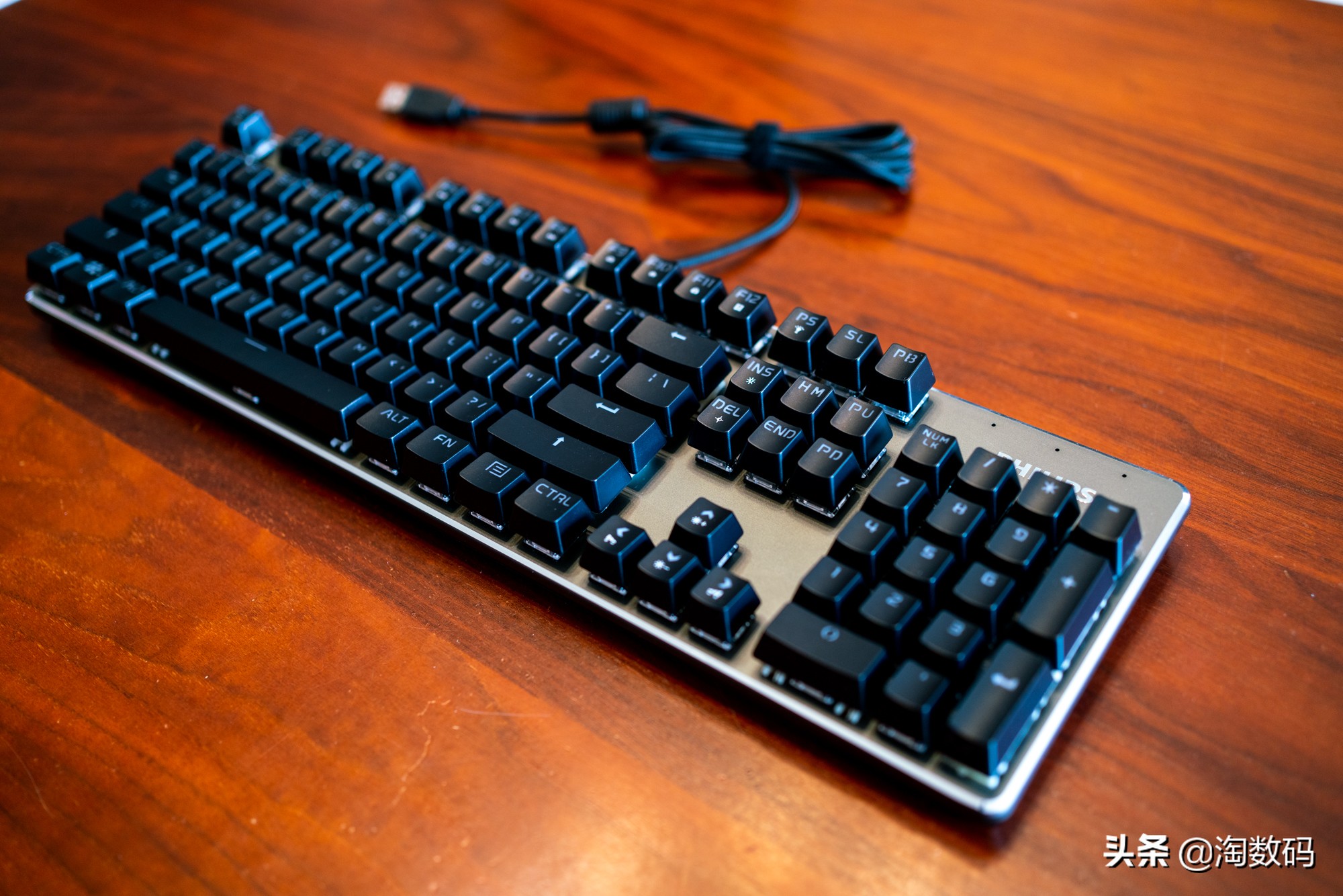 99元捡漏,有什么100多的rgb青轴机械键盘