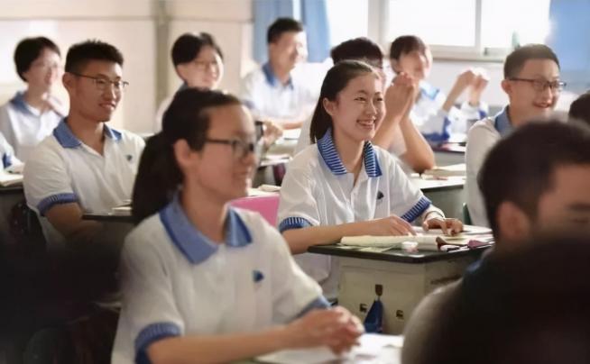 小学成绩第一梯队初中会差吗,小学成绩倒数第一初中还能逆袭