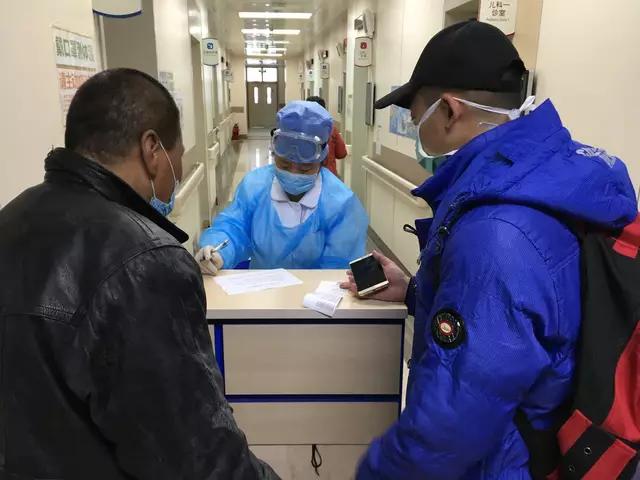 都市露宿者们：有人想当歌星未遂，有人被骗房产