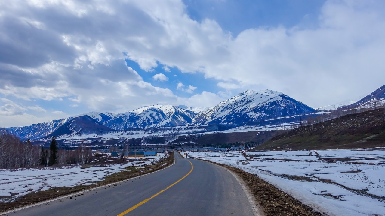 你永远不会体会到*疆新**公路的风情万种,除非你亲自自驾到那里!