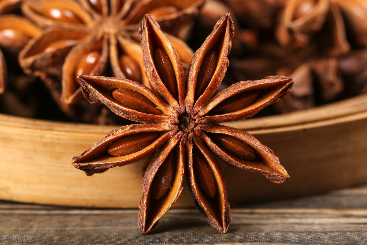 炖骨头怎么炖得又烂又香呢,家常炖大骨头放什么料