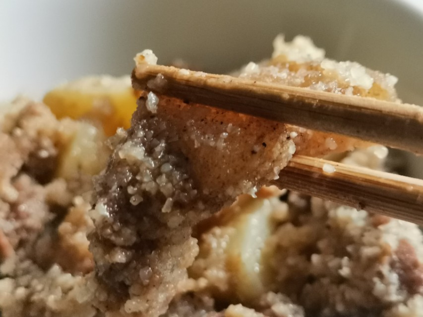 粉蒸肉五花肉怎么做,电饭锅蒸粉蒸肉的正确方法不加水