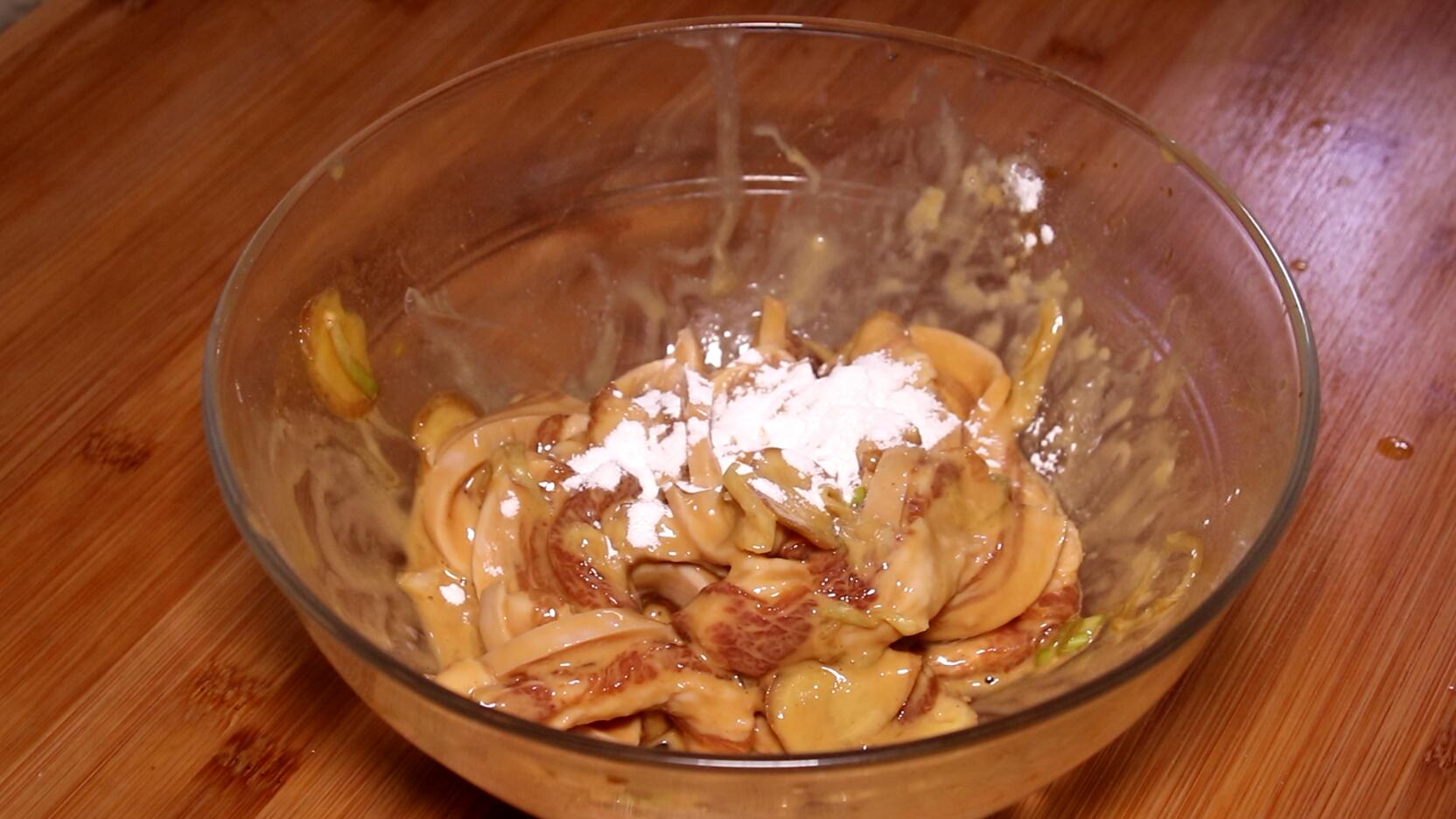 炒瘦肉直接下锅炒,猪瘦肉干硬怎么煮软