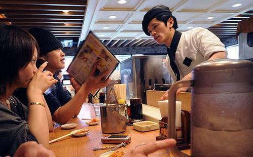 贫穷家庭怎么去国外留学,低收入家庭如何出国留学