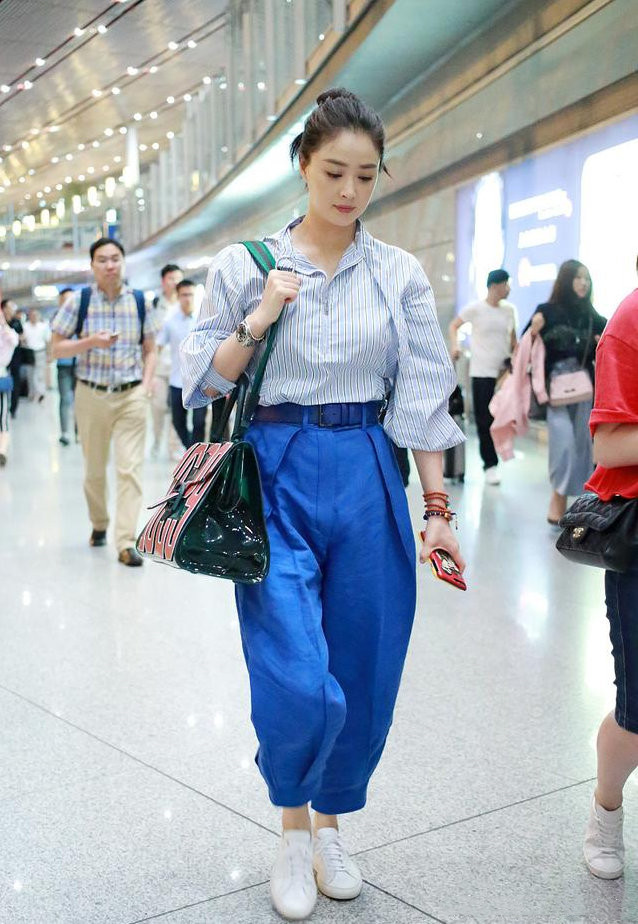蒋欣穿高腰长裙 (蒋欣穿大宽衣裙气质亮相)
