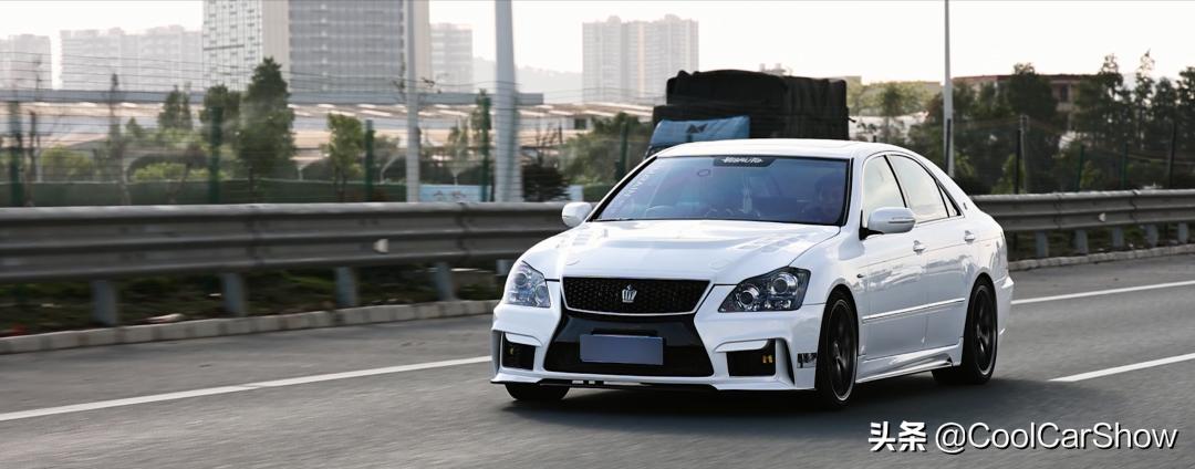 经典12代皇冠情怀老车,13代皇冠翻新复活视频