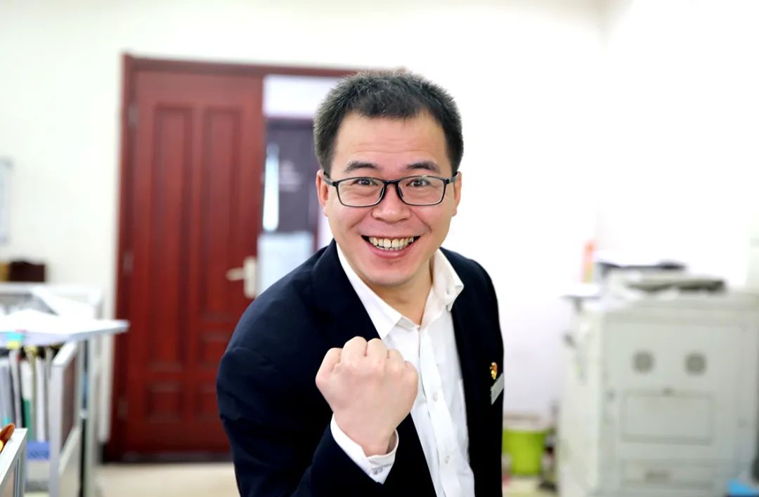 存款突破10000亿元!表情包带你分享山西农信人的激情和喜悦