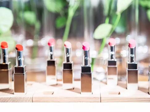 心甘情愿的被“口红经济”套路：口红就是生活的百忧解