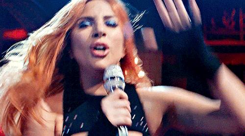 gaga靠一部电影重回事业巅峰,ladygaga转行做什么了