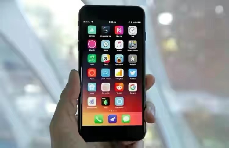 用了三年的苹果8还敢升级吗,用了8年的iphone6s