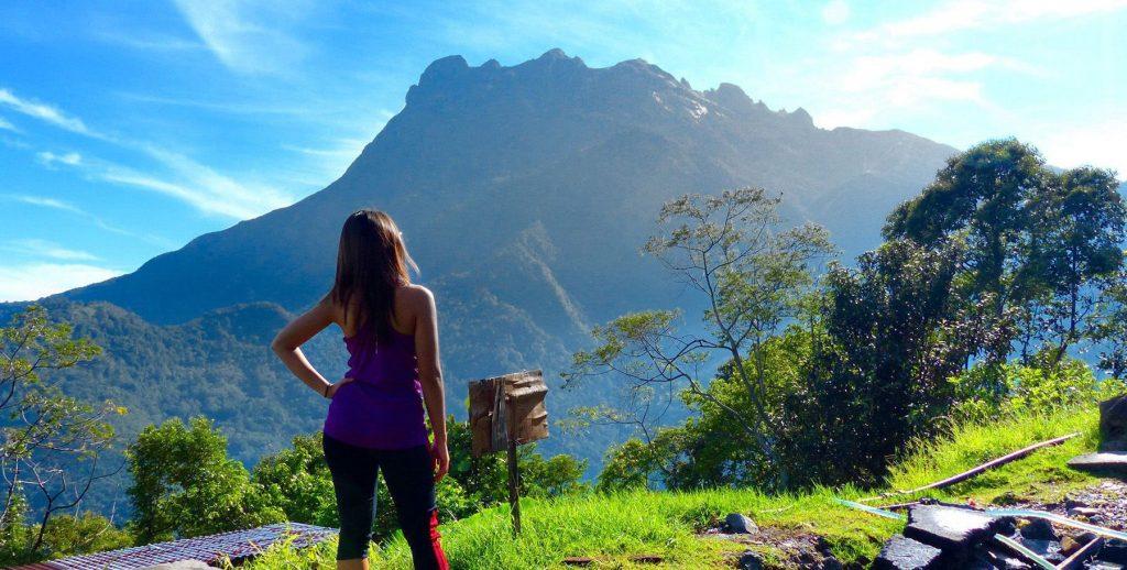 没我们这还是一片荒地，海鲜价是国内三分之一，卖菜的都会中文！