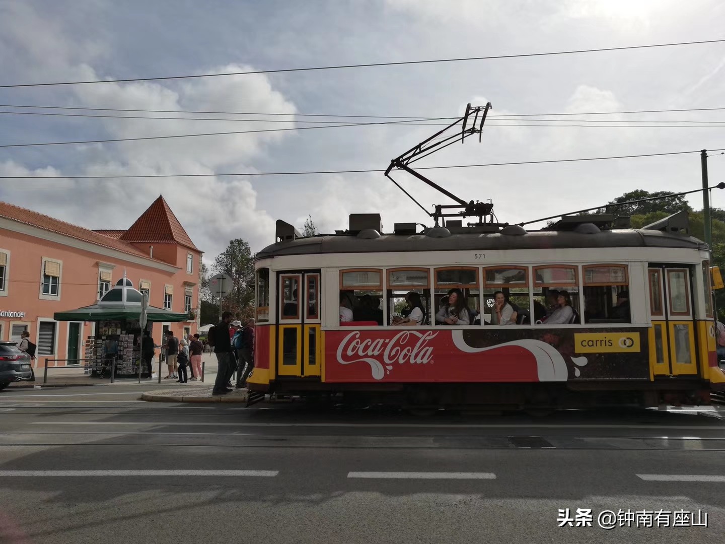 有人替你旅行,打卡世界上第一家蛋挞店