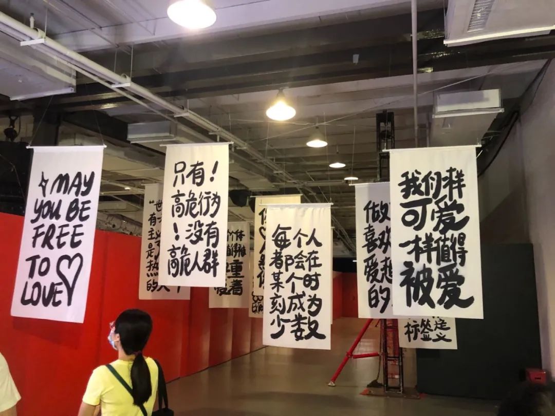 在家看*片A**被老妈撞见，她反手就带我去了个“18禁”场所