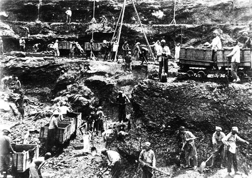 红岩女主饶国模：为爱私奔，丈夫入国民*党**并再婚，她把家献*产党共**