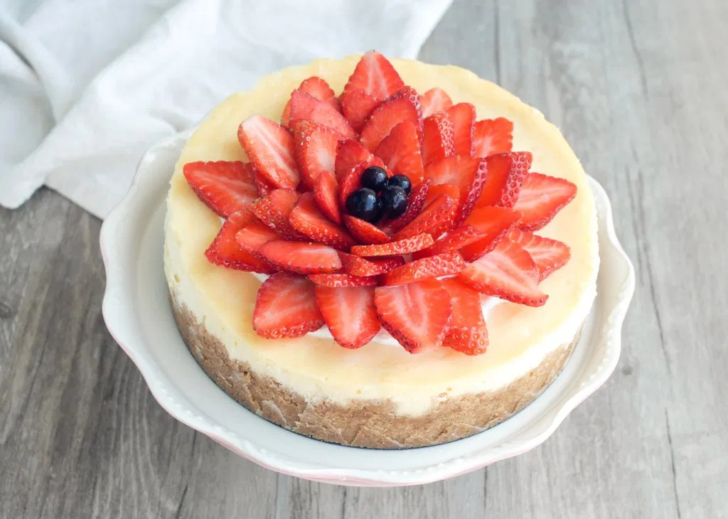 自制草莓芝士蛋糕简单做法,芝士蛋糕的做法美味香甜简单易学