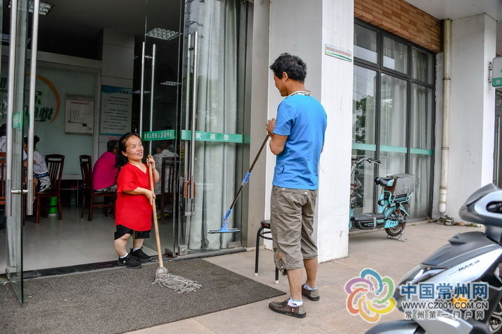 身高不足1米！常州这位“小人物”，养老服务中心的快乐天使