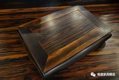 我的纹路象斑马，材性在红木和硬木之间，也是家具良材