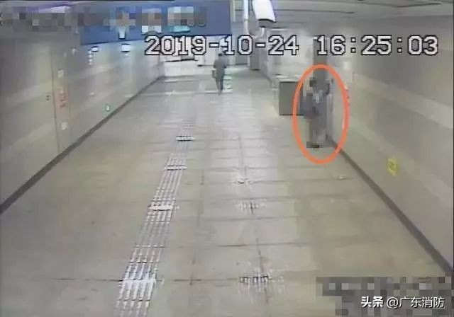 熊孩子破坏报警器,熊孩子用枪砸监控摄像头