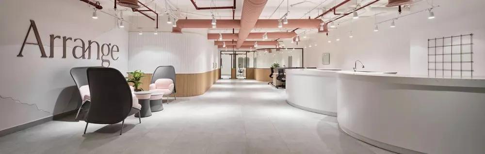 办公室装修32款极简前台,办公室装修前台背景墙怎么选