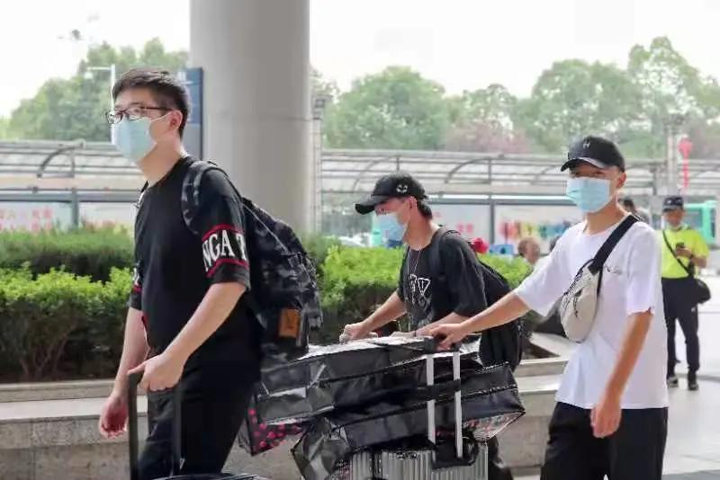 武汉外语外事学院新生,2022年武汉外语外事新生报到