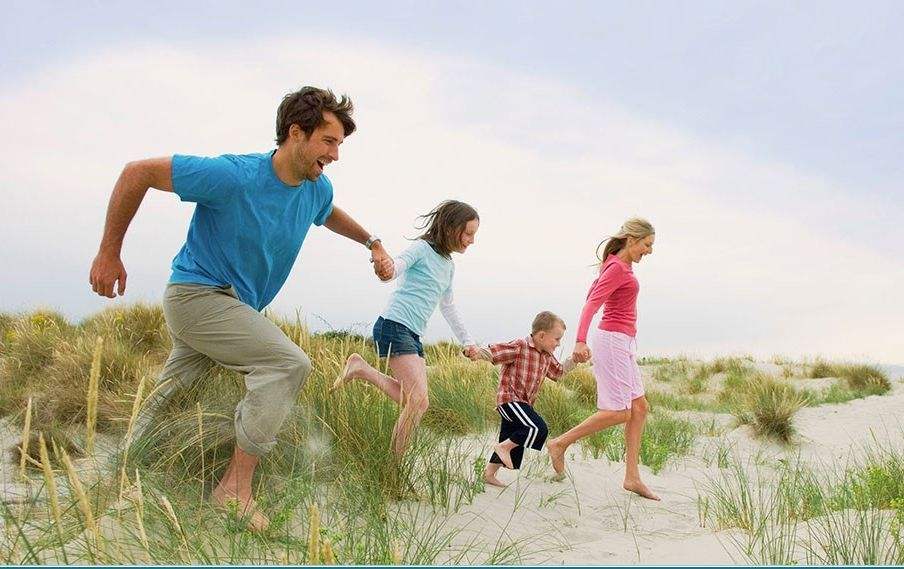 一岁宝宝抓周笑翻众人,宝宝抓周3次都是球