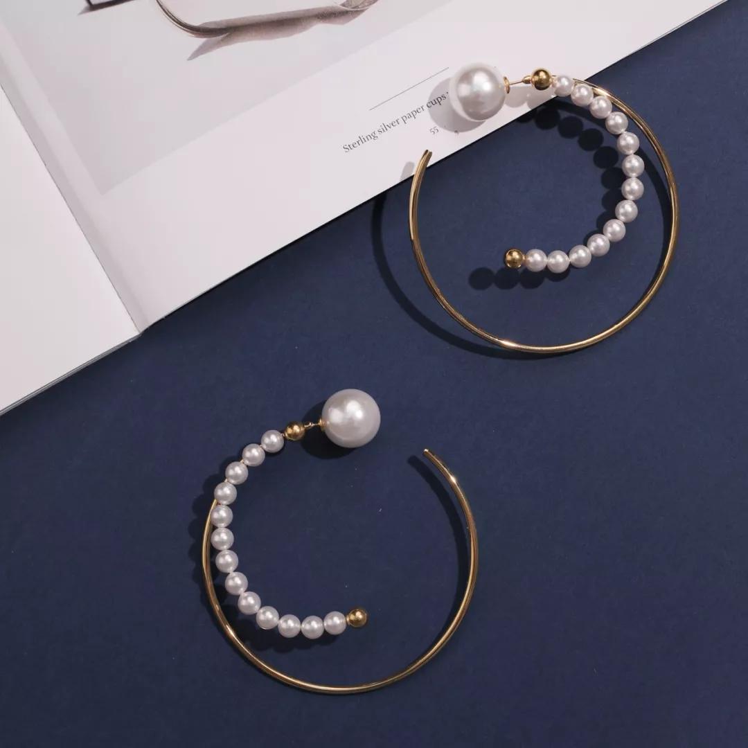 为啥相同的穿搭自己不穿不好看,同样的穿搭为什么别人穿更好看